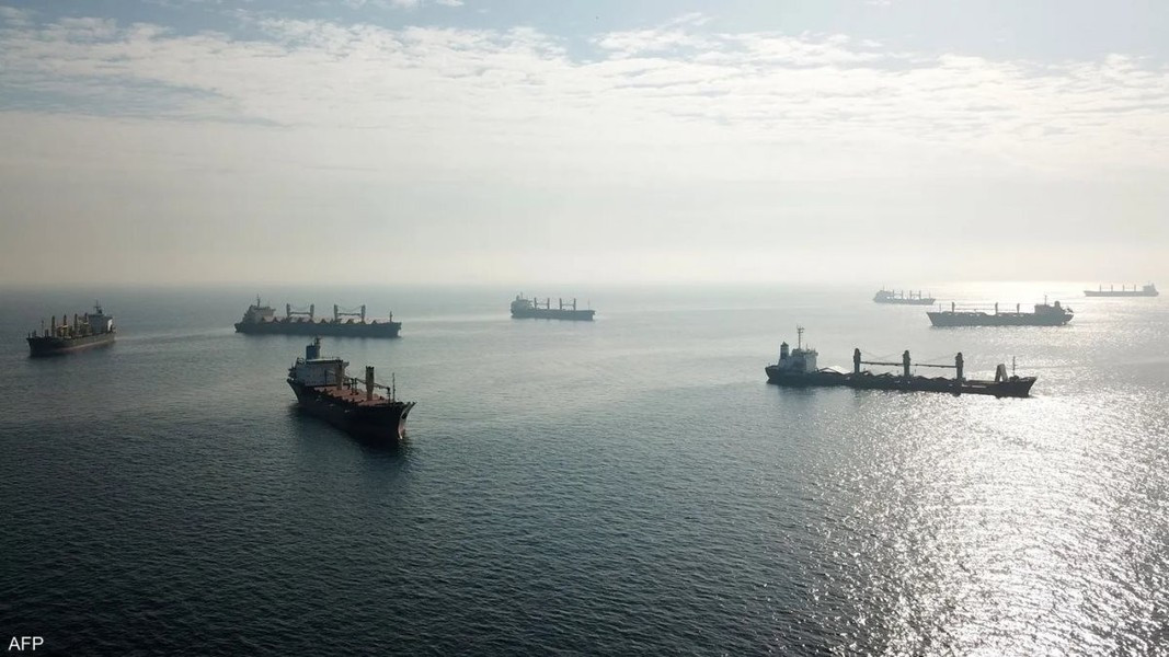 Cũng tại thời điểm nói trên, các công ty ở Dubai đã liên kết với "ông trùm" ngành vận tải biển người Anh có tên Muhammad Tahir Lakhani (người này sinh ra ở Karachi), để nhân vật trên tham gia hội đồng quản trị