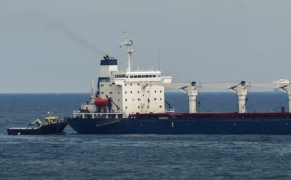 Bên cạnh đó, các công ty có trụ sở tại UAE không bắt buộc phải tuân thủ các biện pháp trừng phạt của phương Tây nếu họ không sử dụng nguồn tài chính hoặc dịch vụ từ các nước G7. "Những quy định này được thiết kế để cắt giảm nguồn thu của Điện Kremlin trong khi vẫn cho phép xuất khẩu năng lượng của Nga tiếp tục được lưu thông, để không làm tăng giá nhiên liệu toàn cầu, dẫn tới khủng hoảng kinh tế".