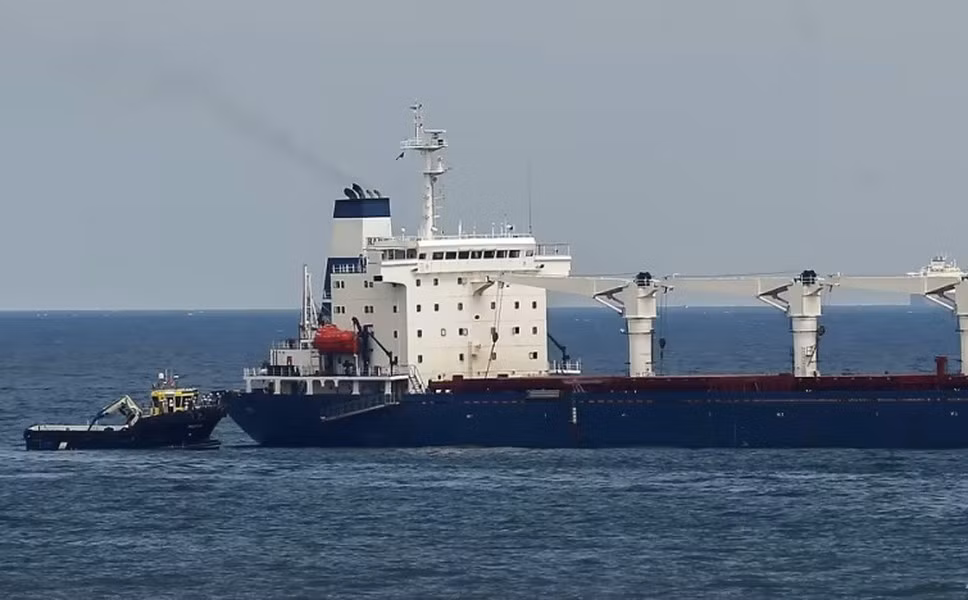 Bên cạnh đó, các công ty có trụ sở tại UAE không bắt buộc phải tuân thủ các biện pháp trừng phạt của phương Tây nếu họ không sử dụng nguồn tài chính hoặc dịch vụ từ các nước G7. "Những quy định này được thiết kế để cắt giảm nguồn thu của Điện Kremlin trong khi vẫn cho phép xuất khẩu năng lượng của Nga tiếp tục được lưu thông, để không làm tăng giá nhiên liệu toàn cầu, dẫn tới khủng hoảng kinh tế".