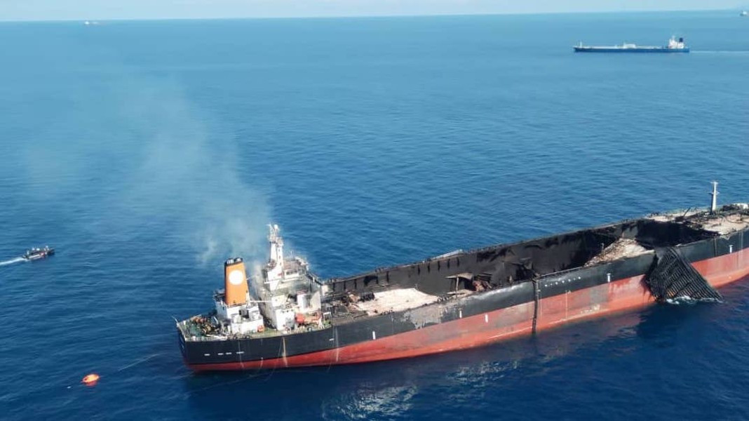 Tờ báo Anh Financial Times (FT) mới đây đã tiến hành một cuộc điều tra kỳ công về cách Nga mua tàu chở dầu cũ để trang bị cho "hạm đội bóng tối" của mình.