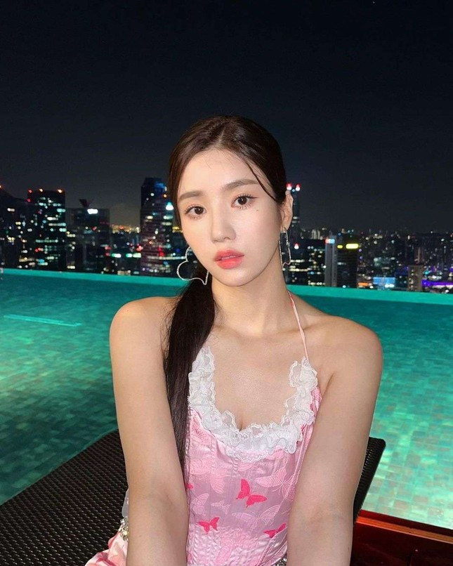 Nu ca si bi phan ung vi mac ho qua da-Hinh-2