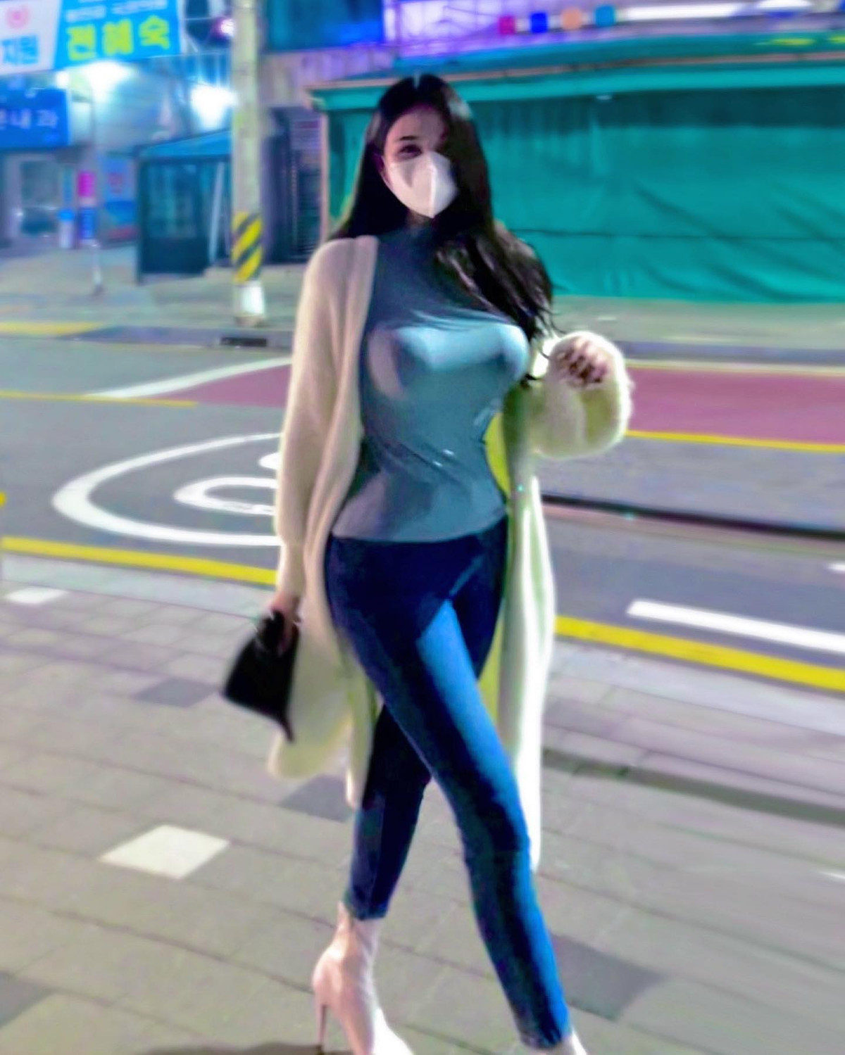 Nguoi dep mac kin hay ho xuong pho deu thu hut anh nhin-Hinh-7