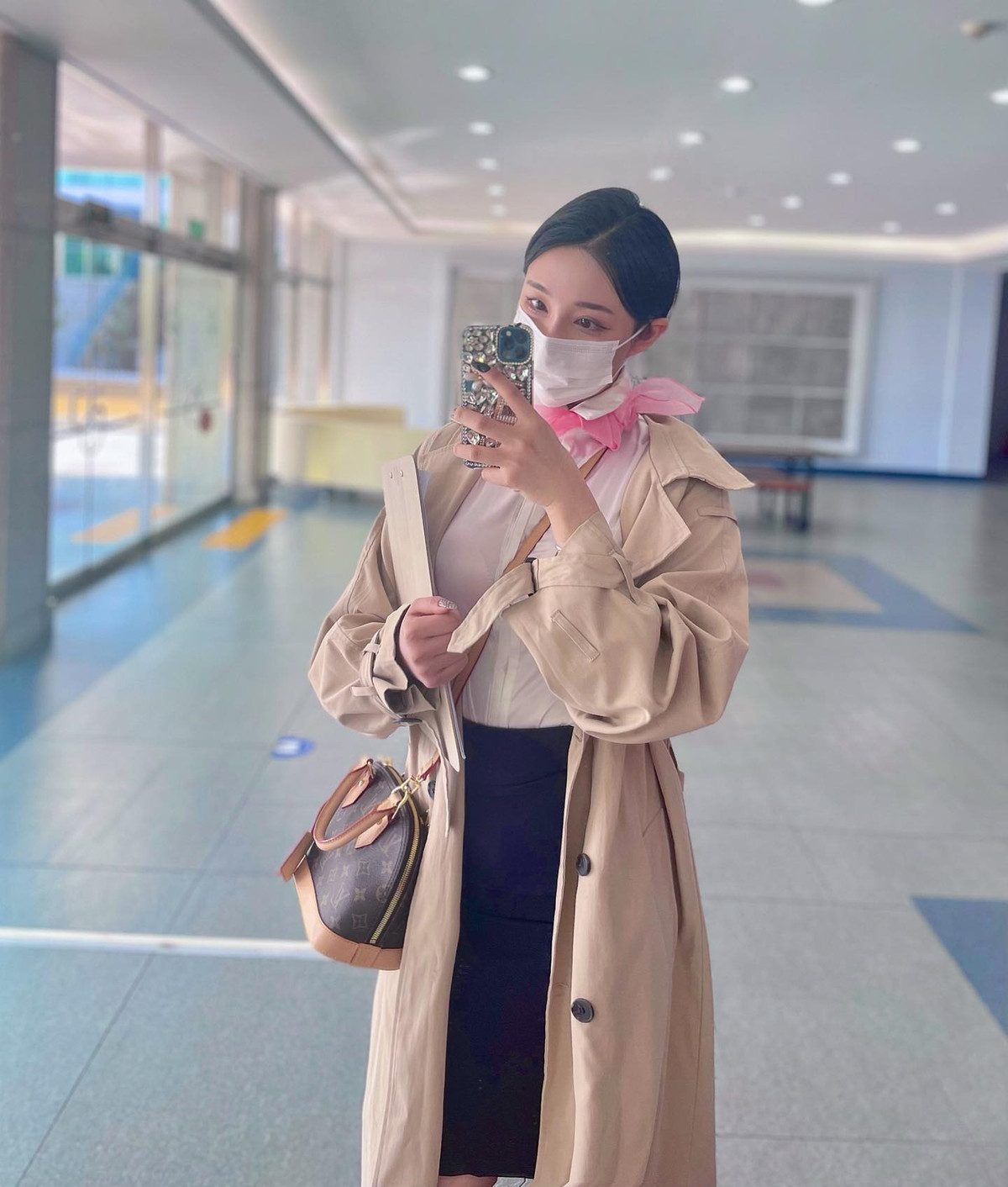 Nguoi dep mac kin hay ho xuong pho deu thu hut anh nhin-Hinh-2