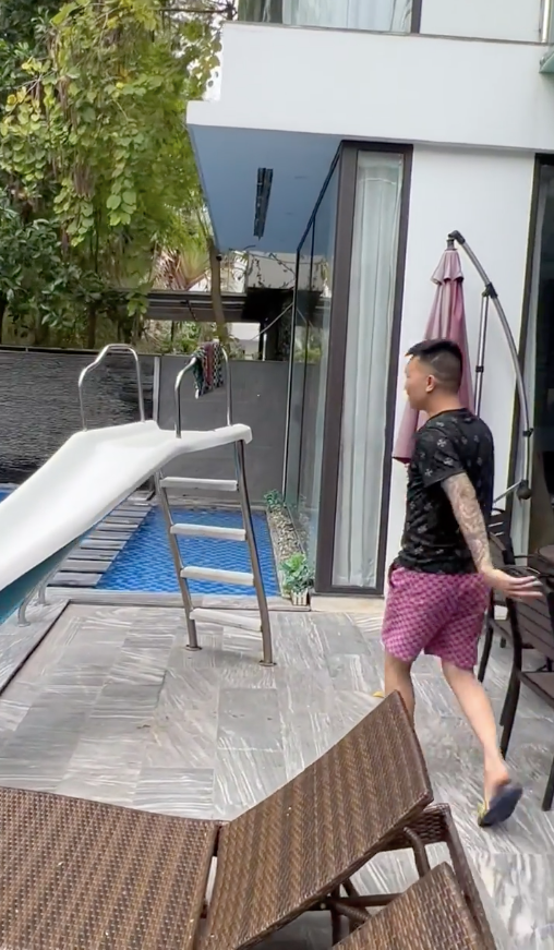 Bị 'đuổi' khỏi villa sang chảnh ở Đại Lải, Huấn Hoa Hồng review 'bóc phốt' - Hình 3 Bi 'duoi' khoi villa sang chanh o Dai Lai, Huan Hoa Hong review 'boc phot'-Hinh-3