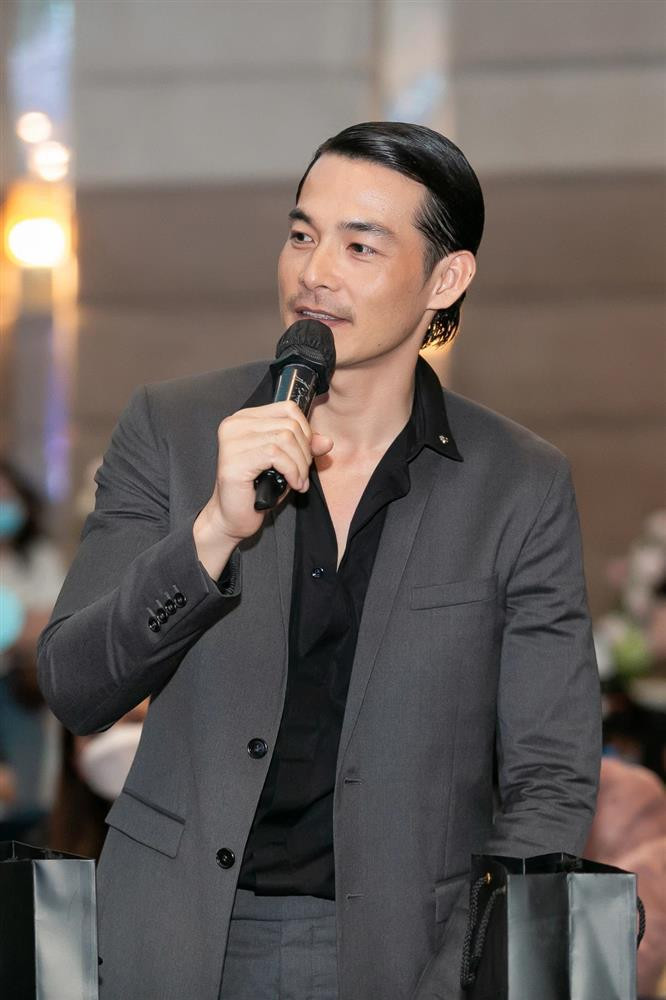 Quach Ngoc Ngoan tuoi U40: Binh lang sau on ao