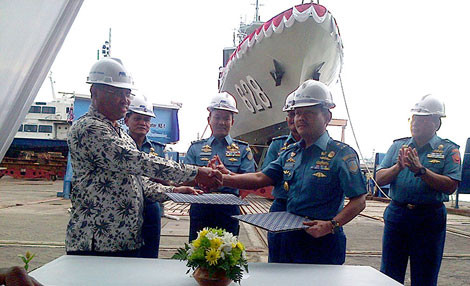 Ký biên bản tại lễ hạ thủy tàu KCR-60M do Indonesia tự thiết kế, chế tạo.