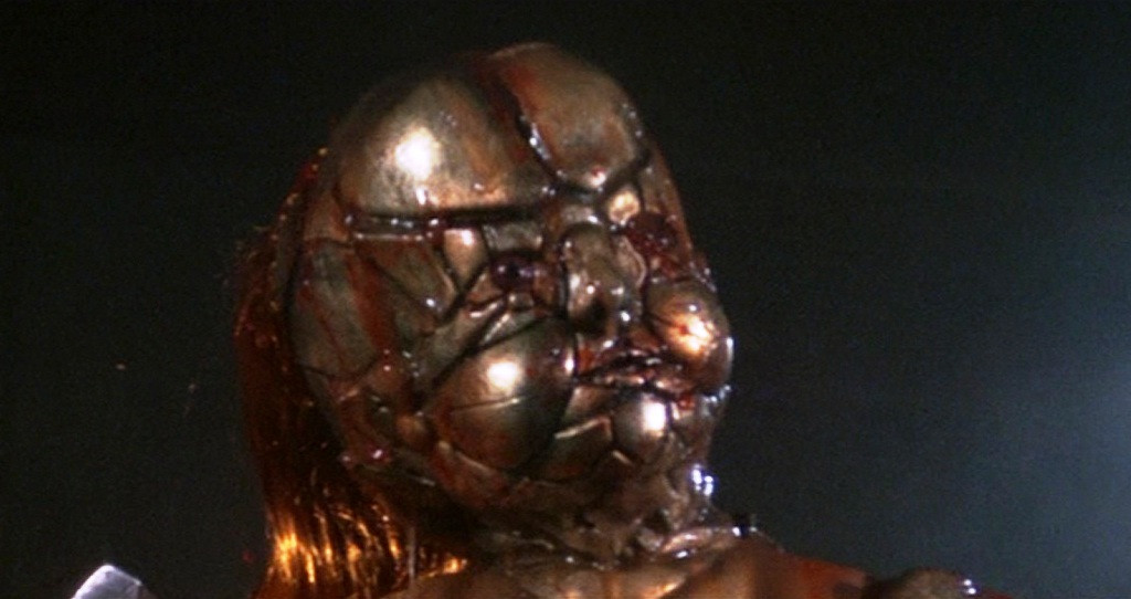 Bộ phim còn cho thấy máy tính điều khiển tất cả các thiết bị công nghệ của ngôi nhà. Bộ phim những năm 70 này đã dự đoán cách công nghệ sẽ kiểm soát tất cả đèn, cửa ra vào, cửa sổ, chuông cửa và các thiết bị khác trong nhà, hay nói cách khác đây chính là công nghệ nhà thông minh.