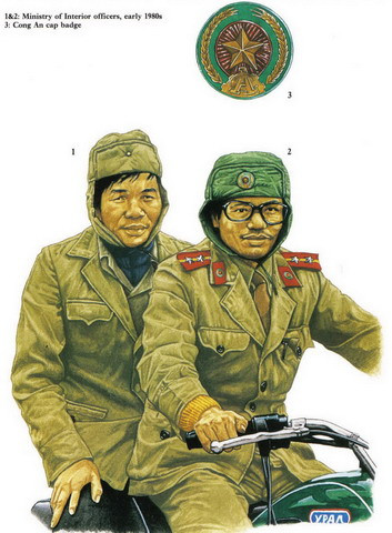 Nhân viên Bộ Nội vụ đầu thập niên 1980.