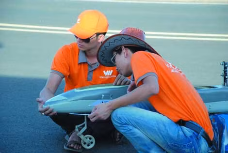 Tất cả các linh kiện cơ bản đều được chế tạo trong nước, chỉ riêng phần động cơ là phải nhập.