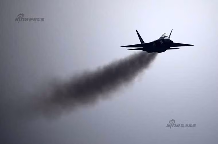 Khói đen mù trời.