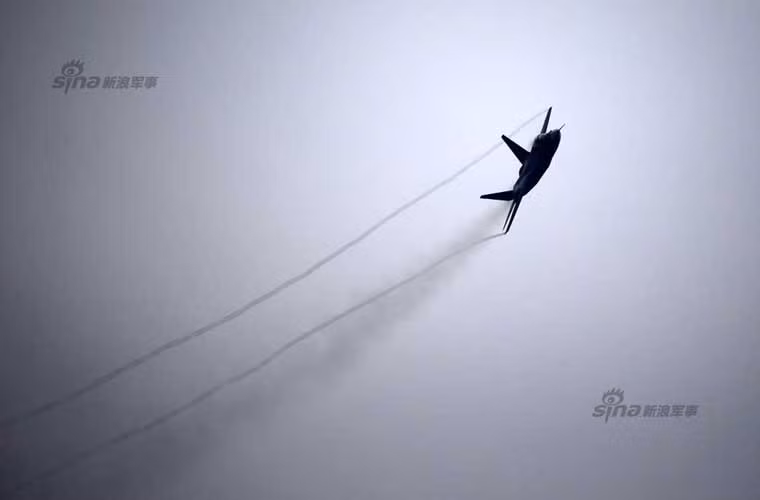 Việc xả khói đen là điều không thể chấp nhận đối với một tiêm kích tàng hình, bởi điều này khiến độ bộc lộ của nó rất cao, giảm khả năng chống radar đối phương.