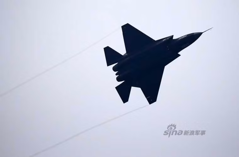 Các vòng bay ban đầu mọi thứ có vẻ ổn sau chuyến cất cánh khá thất vọng.