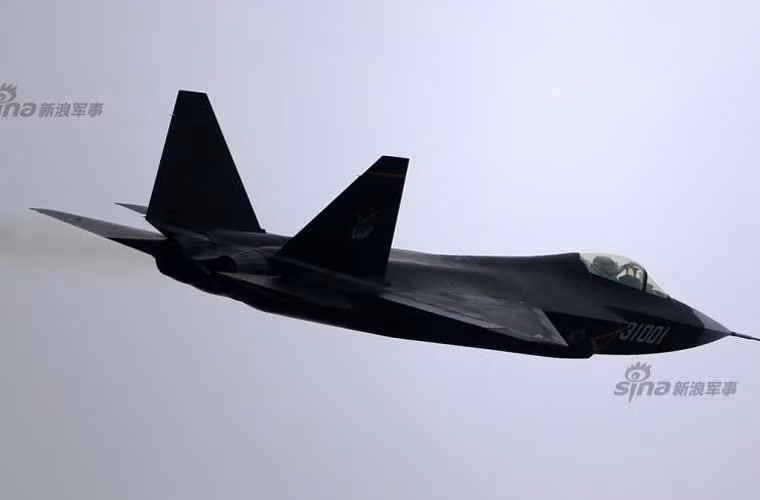 Rõ ràng có vấn đề với động cơ của J-31 hoặc có vấn đề với thiết kế tiêm kích tàng hình thứ 2 của Trung Quốc.