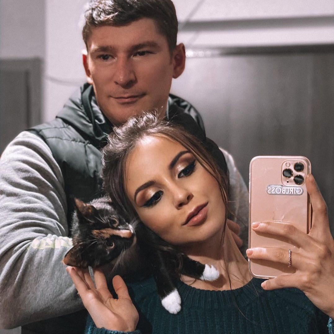 Darya đã kết hôn. Mối duyên của cô cùng chồng đến khi hai người cùng tham gia show thực tế, anh là người đồng hành cùng cô trong đội tuần tra.