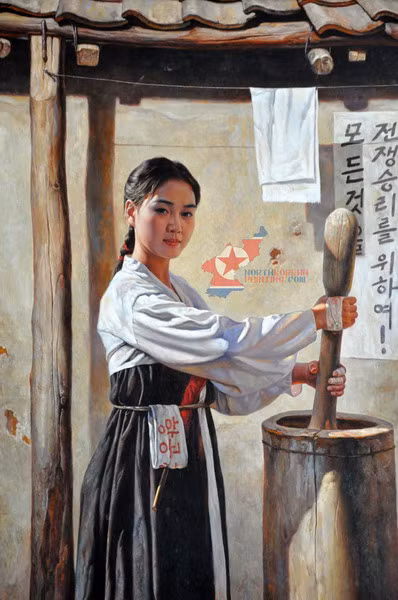 Cô gái giã gạo. Họa sĩ: Choi Ok Gyun. Các bức tranh được giới thiệu trên trang Northkoreanpainting.com, một trong các gallery trực tuyến hiếm hoi có bán những họa phẩm của xưởng nghệ thuật nổi tiếng Mansudae ở thủ đô Bình Nhưỡng của CHDCND Triều Tiên. Tác giả các bức tranh đều là những họa sĩ có tiếng tăm, có người đã nhận danh hiệu Nghệ sĩ Nhân dân của CHDCND Triều Tiên.