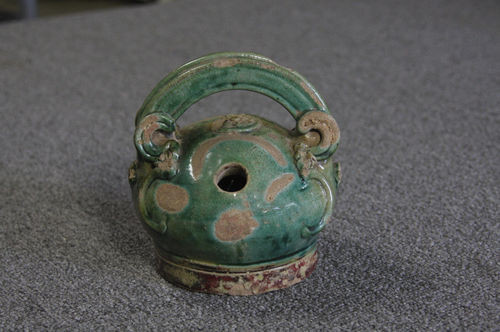 Một chiếc bình vôi có từ thế kỷ 19 được rao bán với giá 199 USD.