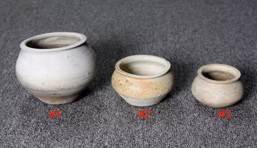 Theo các cơ quan chức năng, hiện tượng ăn trộm cổ vật tại các đền, chùa, miếu, mạo và các các di chỉ khảo cổ ở Việt Nam có chiều hướng gia tăng trong những năm qua. Ảnh: 3 chiếc bát có từ thời thuộc Hán của Việt Nam được rao bán với giá 99 USD.