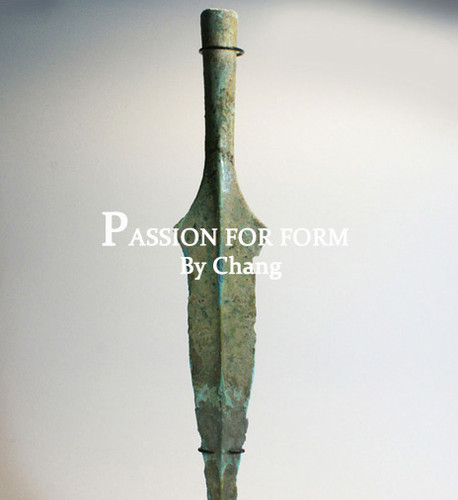 Rất nhiều cổ vật quý đã bị giới buôn đồ cổ Việt Nam có được bằng những cách thức phi pháp và buôn lậu ra nước ngoài. Ảnh: Một con dao bằng đồng có từ thời kỳ Hùng Vương được rao bán với giá 149 USD.