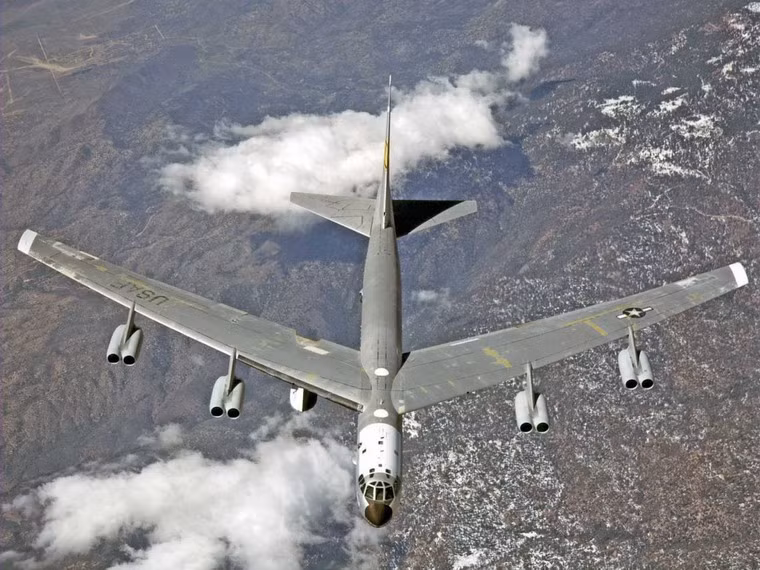 Trong những năm sau đó, máy bay B-52 đã phá nhiều kỷ lục của ngành hàng không thế giới, nổi bật là giảm tốc độ di chuyển vòng quanh thế giới của con người xuống còn một nửa.