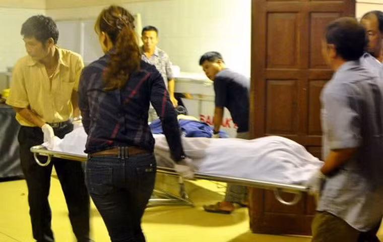 Chiều 3/10/2012, tại vùng vùng vịnh Hạ Long, một tàu chở khách loại nhỏ khi đưa 17 du khách Đài Loan từ cầu cảng hang Sửng Sốt trở lại tàu Paradise Cruises của Công ty CP Du thuyền 5 sao Tuần Châu đã va chạm với tàu du lịch Đông Phong 02 và bị lật, chìm, khiến 5 khách quốc tế thiệt mạng.