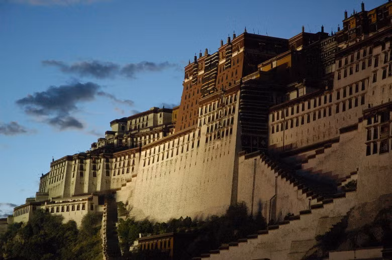 Từ đó đến nay, cung điện Potala đã may mắn không bị hủy hoại sau nhiều sự kiện lịch sử rối ren như cuộc chiến tranh năm 1959 hay Cách mạng Văn hóa Trung Quốc.