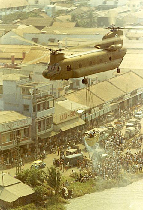 Nhanh chóng bay tới hiện trường đám cháy.