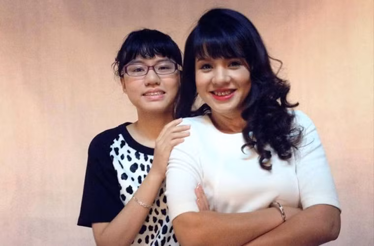 Diễm Phương đã bước sang tuổi 15 và rất được mẹ cưng chiều.