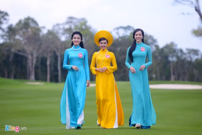 38 thí sinh Hoa hậu Việt Nam 2014 mỗi người mang vẻ đẹp riêng biệt, tuy nhiên khi đồng hành cùng nhau trong vòng chung kết thì lợi thế và yếu điểm của các thí sinh lộ khá rõ. Người đẹp Thuỳ Dương khiêm tốn với chiều cao 1m66 xen giữa hai người đẹp Huyền My (1m74) và Ngọc Quý (1m75).