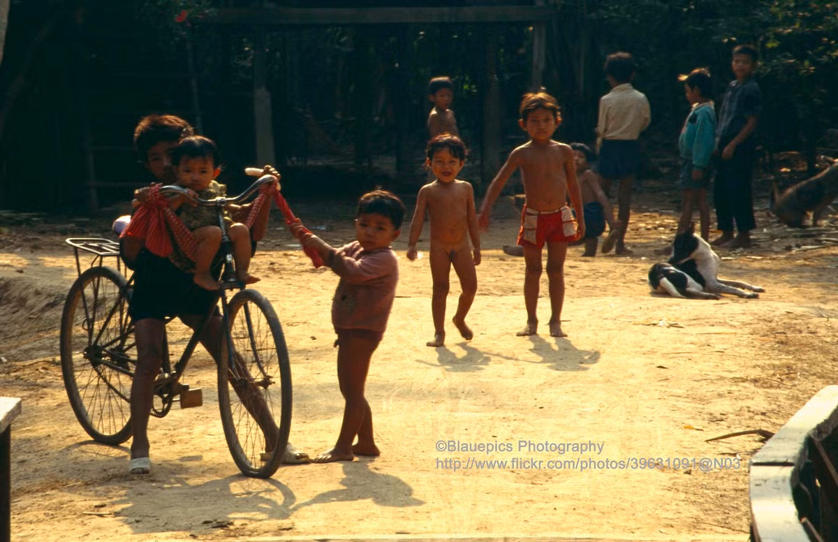 Trẻ em địa phương.