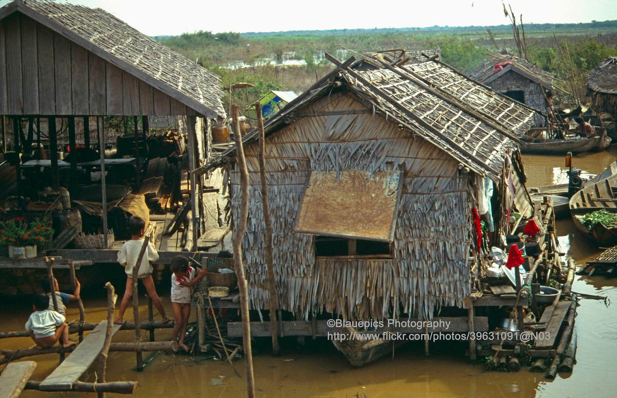 Những ngôi nhà nổi ở hồ Tonle Sap.