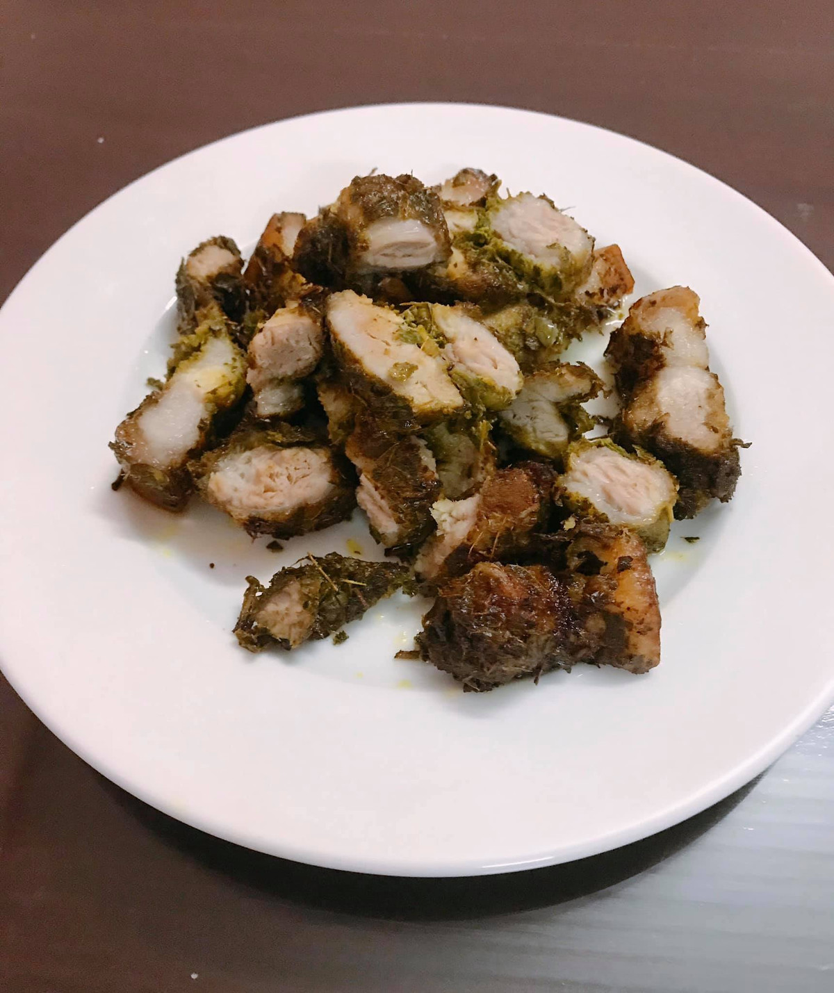 Nuong thit ba chi voi loai la dang dang nay an sieu ngon