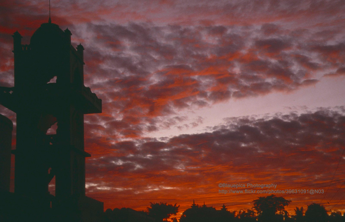 Hoàng hôn trên thánh đường Hồi giáo ở Taunggyi.