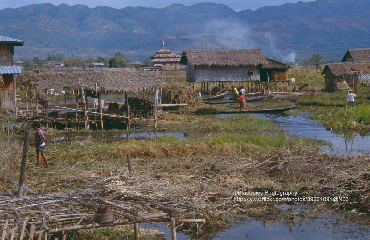 Làng nổi trên hồ Inle.