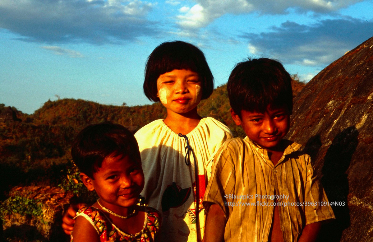 Trẻ em Mrauk U.