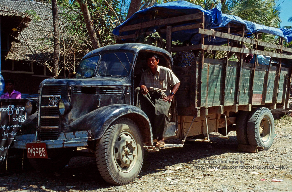 Chiếc xe tải ở thị trấn cảng Thandwe, bang Rakhine.