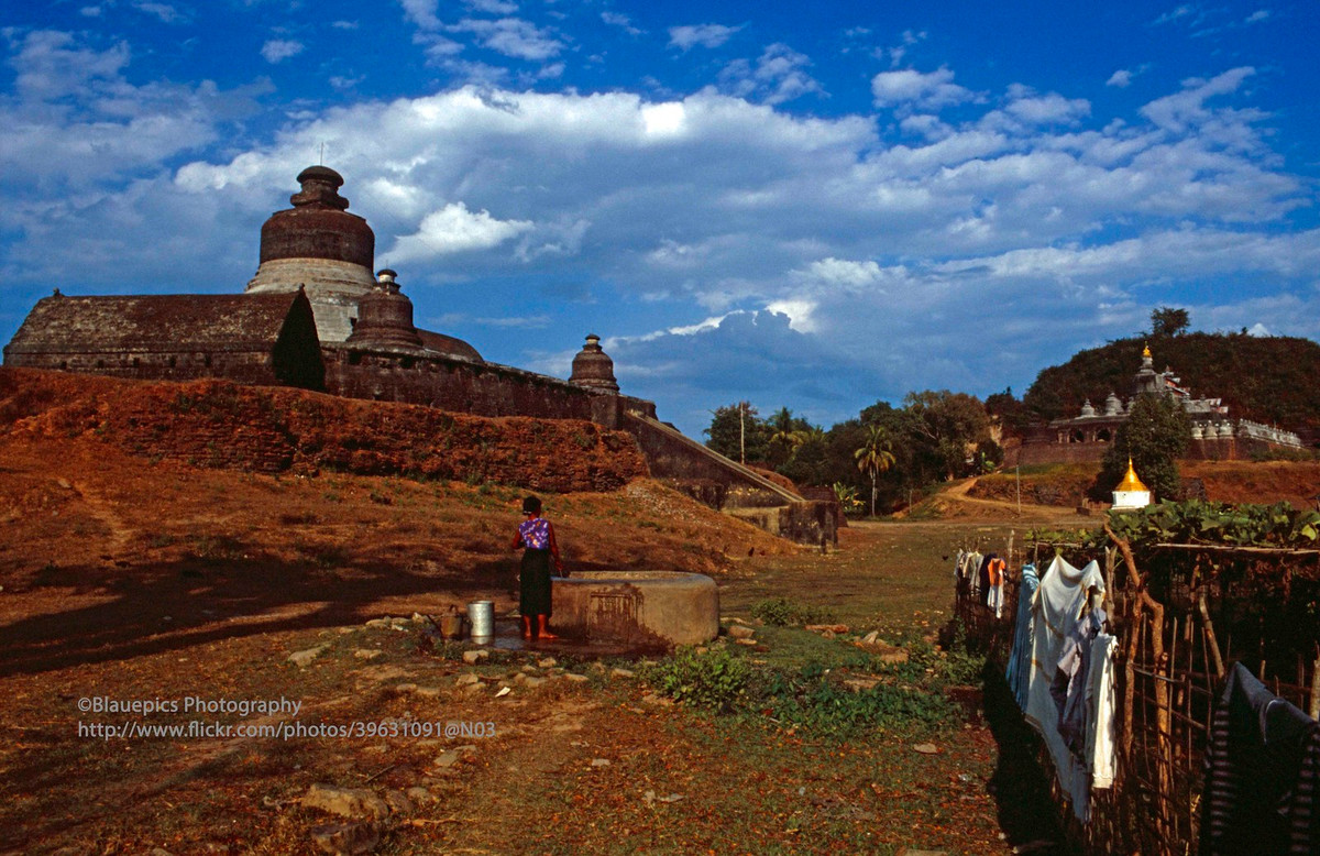 Từ chùa Htukkant Thein nhìn về chùa Shite-thaung.