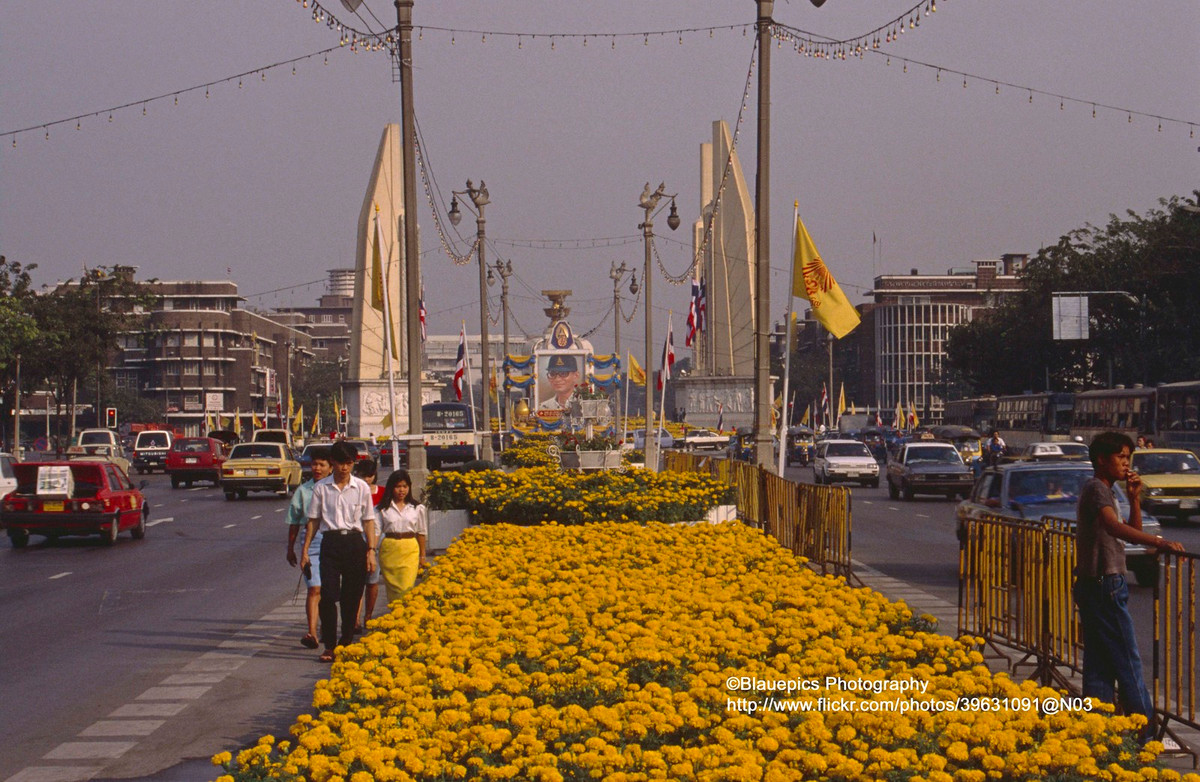 Khung cảnh ở khu vực tượng đài Dân chủ.