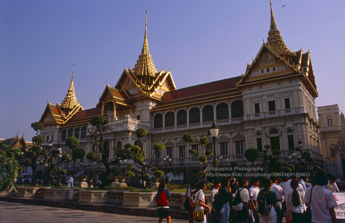 Du khách tham quan Cung điện Hoàng Gia, Bangkok năm 1989. Ảnh: Gunter Hartnagel / Flickr.