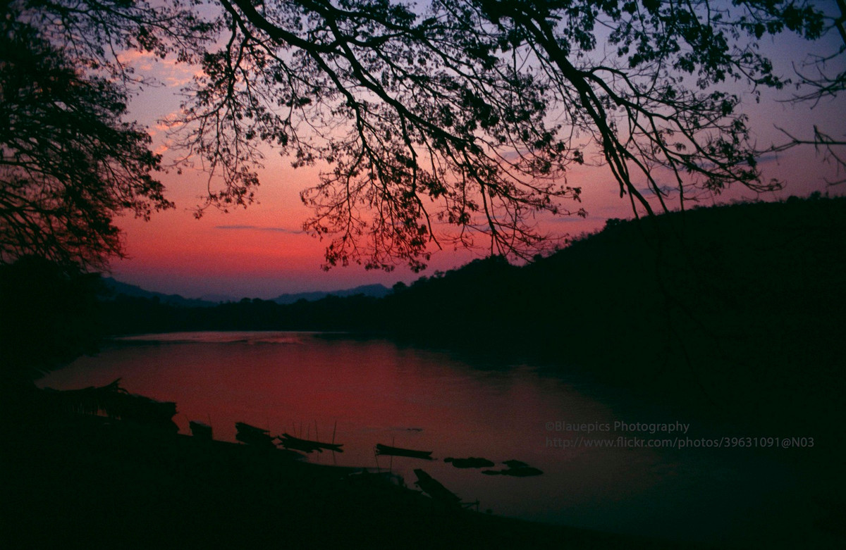 Hoàng hôn trên sông Mekong ở Luang Prabang.
