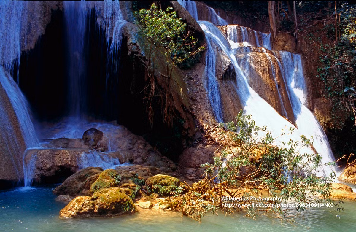 Thác Kuang Si, danh thắng nằm cách trung tâm Luang Prabang 29 km về phía Nam.