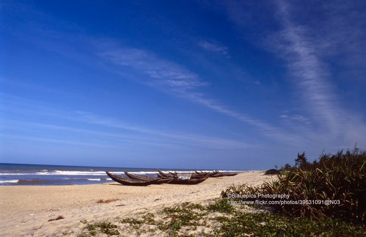Trên bãi biển Thuận An.