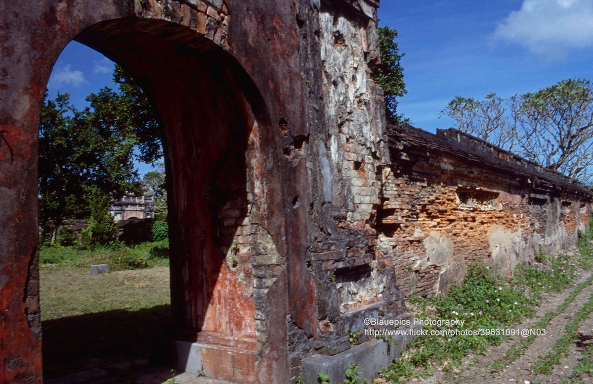 Dấu vết chiến tranh trên công trình ở Hoàng thành Huế.