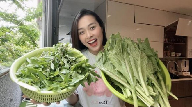 Vuon rau tram thu rau qua cua me don than hot nhat showbiz-Hinh-2