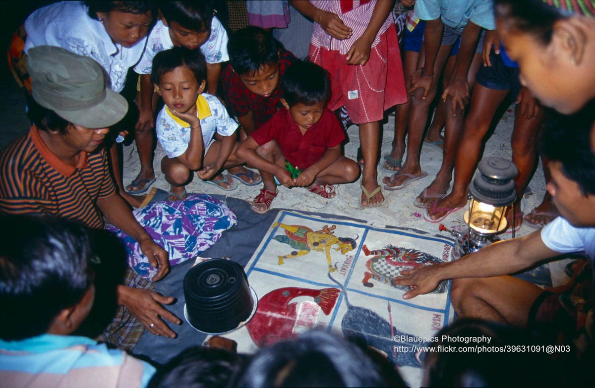Trò chơi dân gian trong lễ hội.