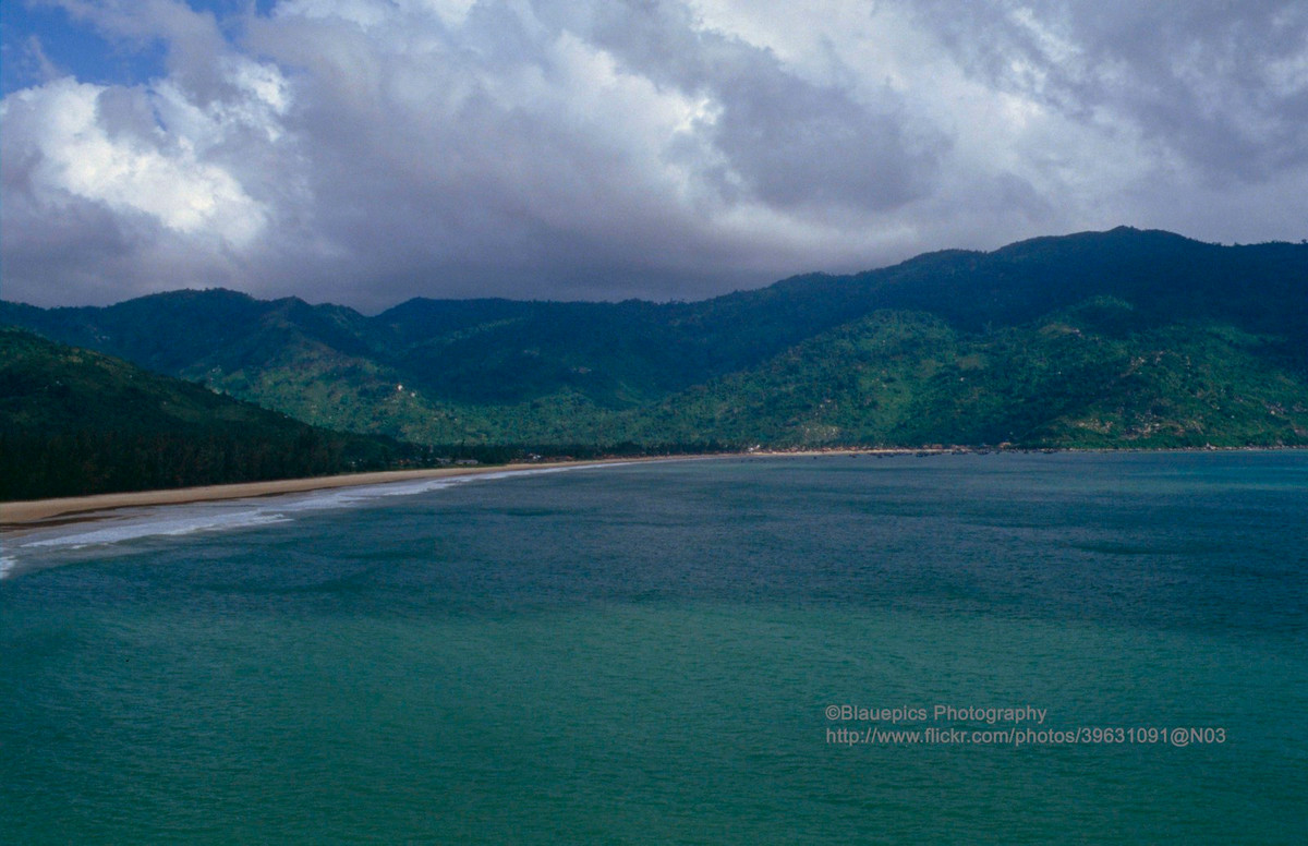 Cảnh biển ở phía Bắc Nha Trang.