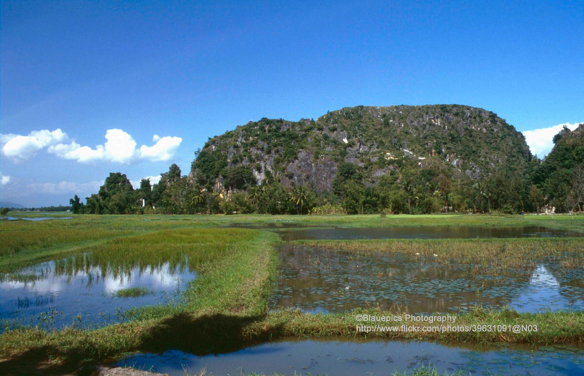 Cảnh núi non ở Ngũ Hành Sơn.