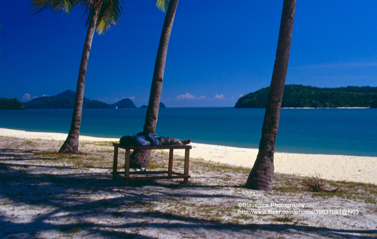Trên bãi biển Pantai Tenga của đảo Langkawi, nơi được mệnh danh là một viên ngọc của du lịch Malaysia.