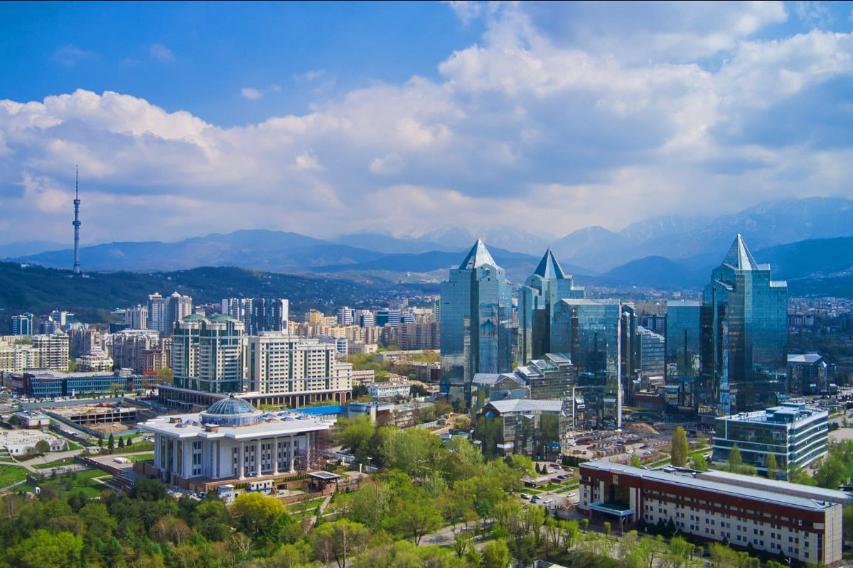  16. Alma-Ata (Cộng hòa Xã hội chủ nghĩa Xô viết Kazakhstan). Dân số năm 1989: 1.127.884. Dân số năm 2016: 1.716.779. Tên gọi ngày nay: Almaty. Ảnh: Lonely Planet.