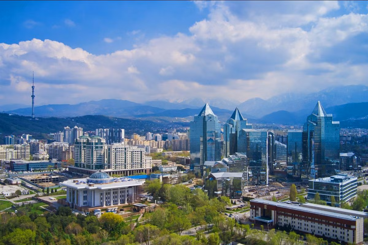  16. Alma-Ata (Cộng hòa Xã hội chủ nghĩa Xô viết Kazakhstan). Dân số năm 1989: 1.127.884. Dân số năm 2016: 1.716.779. Tên gọi ngày nay: Almaty. Ảnh: Lonely Planet.