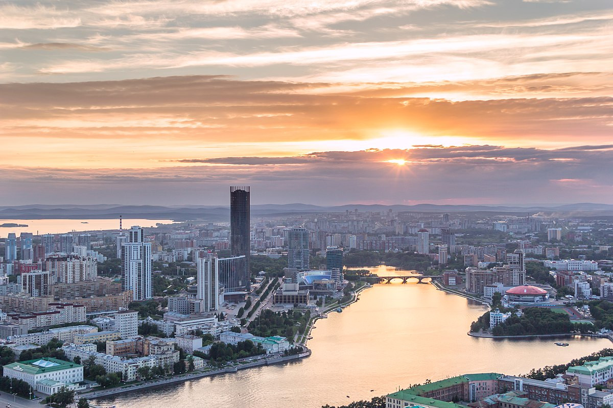  10. Sverdlovsk (Cộng hòa Xã hội chủ nghĩa Xô viết Liên bang Nga). Dân số năm 1989: 1.365.000. Dân số năm 2016: 1.444.439. Tên gọi ngày nay: Yekaterinburg. Ảnh: Wikipedia. 